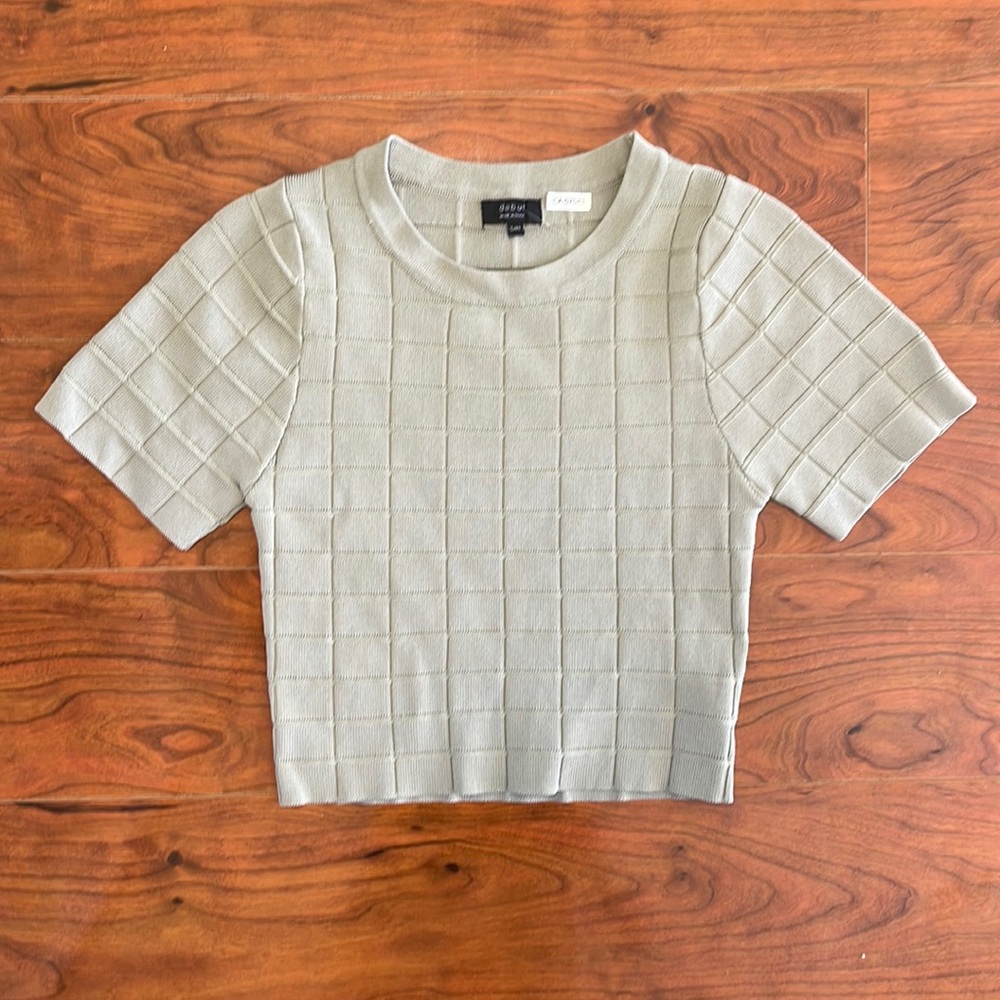 NWOT Debut Sage Green Short Sleeve Cropped Tee Shirt Top